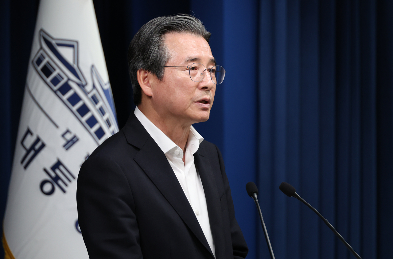 김용범 정책실장이 10일 용산 대통령실 기자회견장에서 올림피아토토 산업단지 관련 브리핑을 하고 있다. [연합]