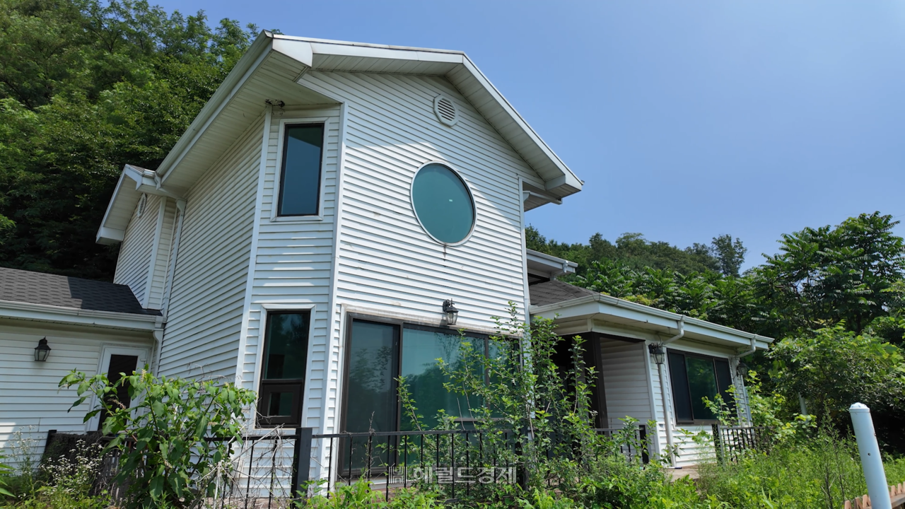 경매로 나온 경기 양평군 서종면의 한 단독주택. [안경찬PD]