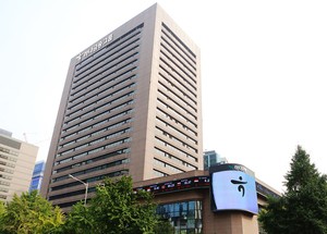 하나은행, 기업 대출에 ‘비대면 금리인하요구권’ 도입한다