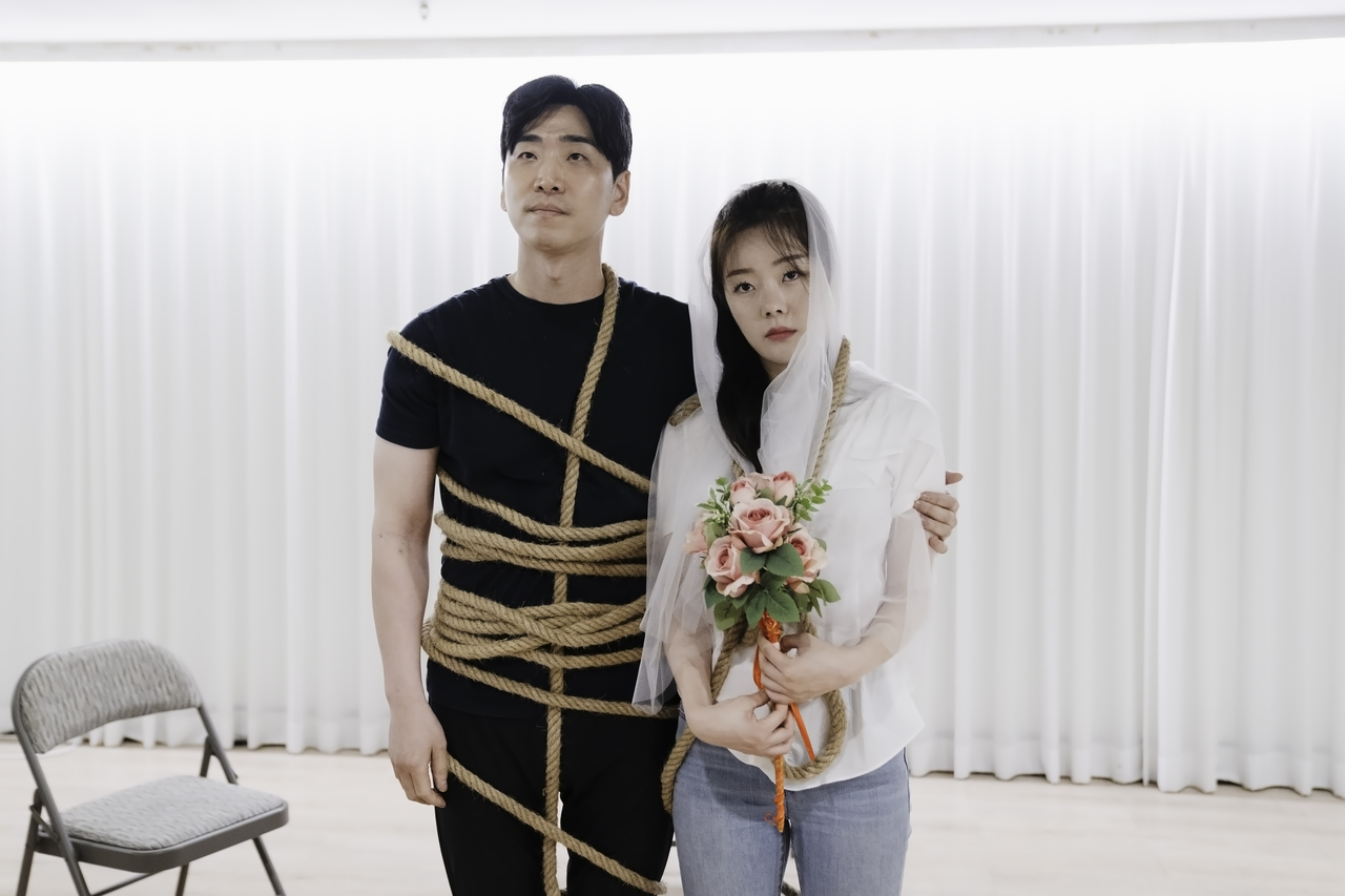 가극 ‘부부토토사이트 위키’로 호흡을 맞추는 베이스 바리톤 한혜열, 소프라노 이상은 [오푸스 제공]