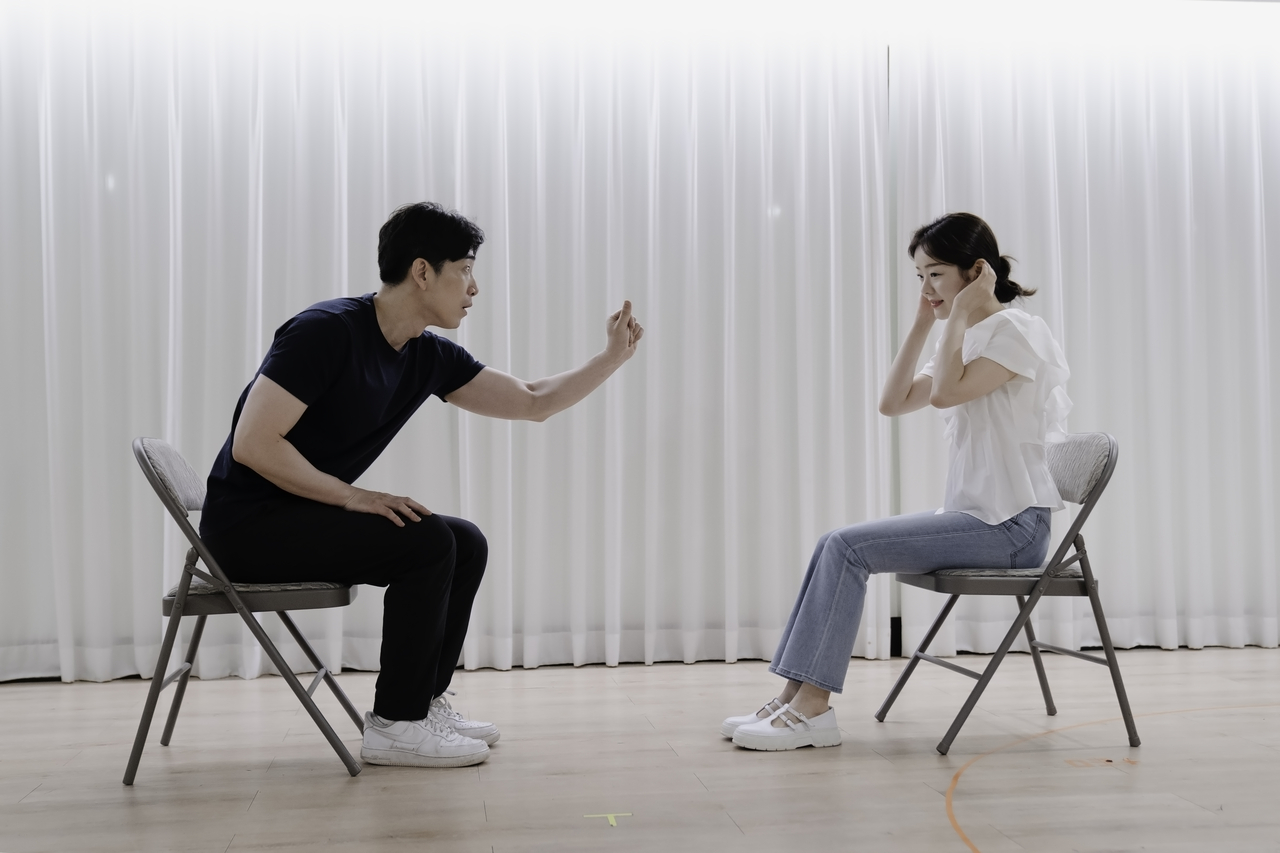 가극 ‘부부토토사이트 위키’로 호흡을 맞추는 베이스 바리톤 한혜열, 소프라노 이상은 [오푸스 제공]