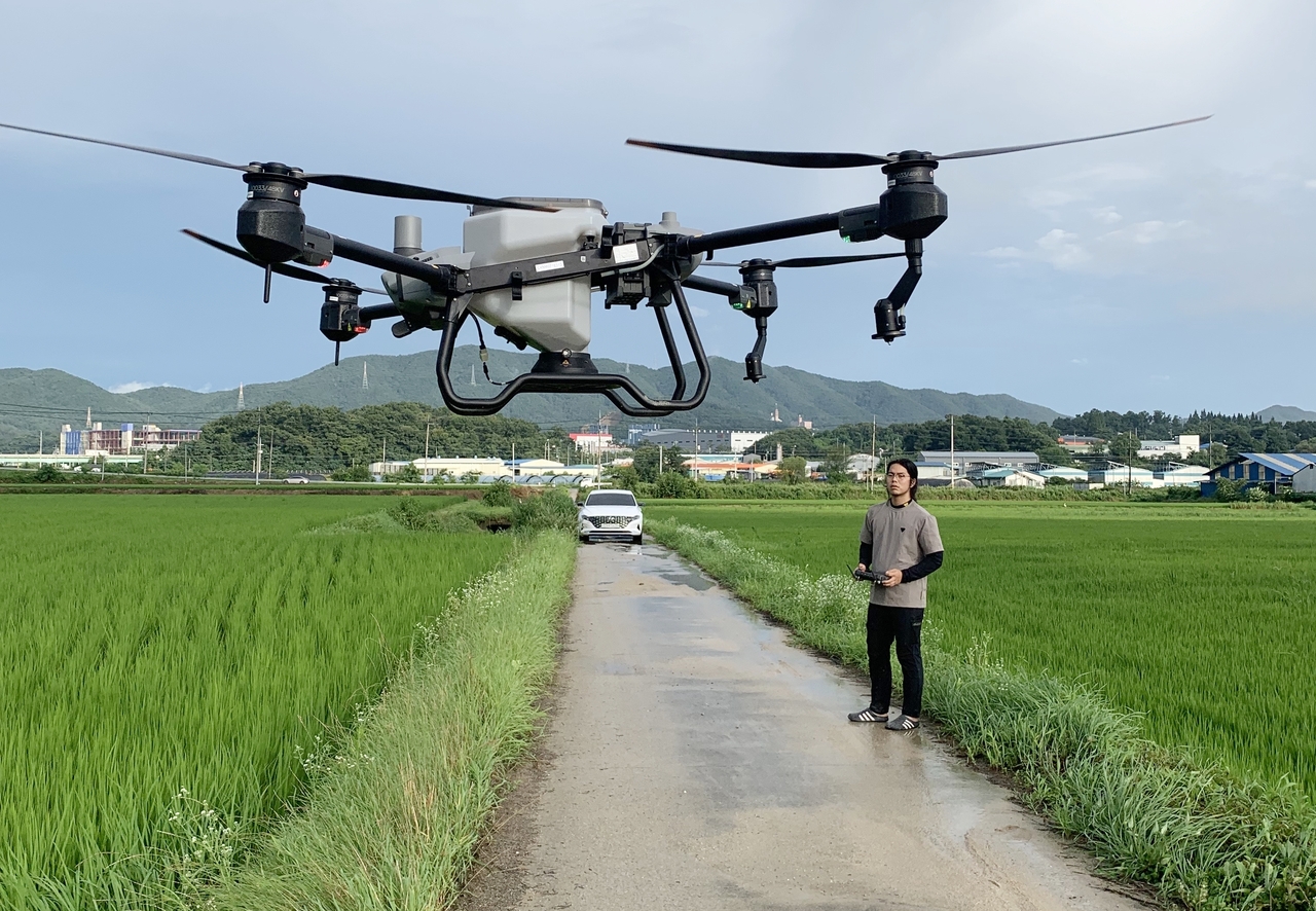 An agricultural drone is seen in operation. This photo is unrelated to the article. (Newsis)