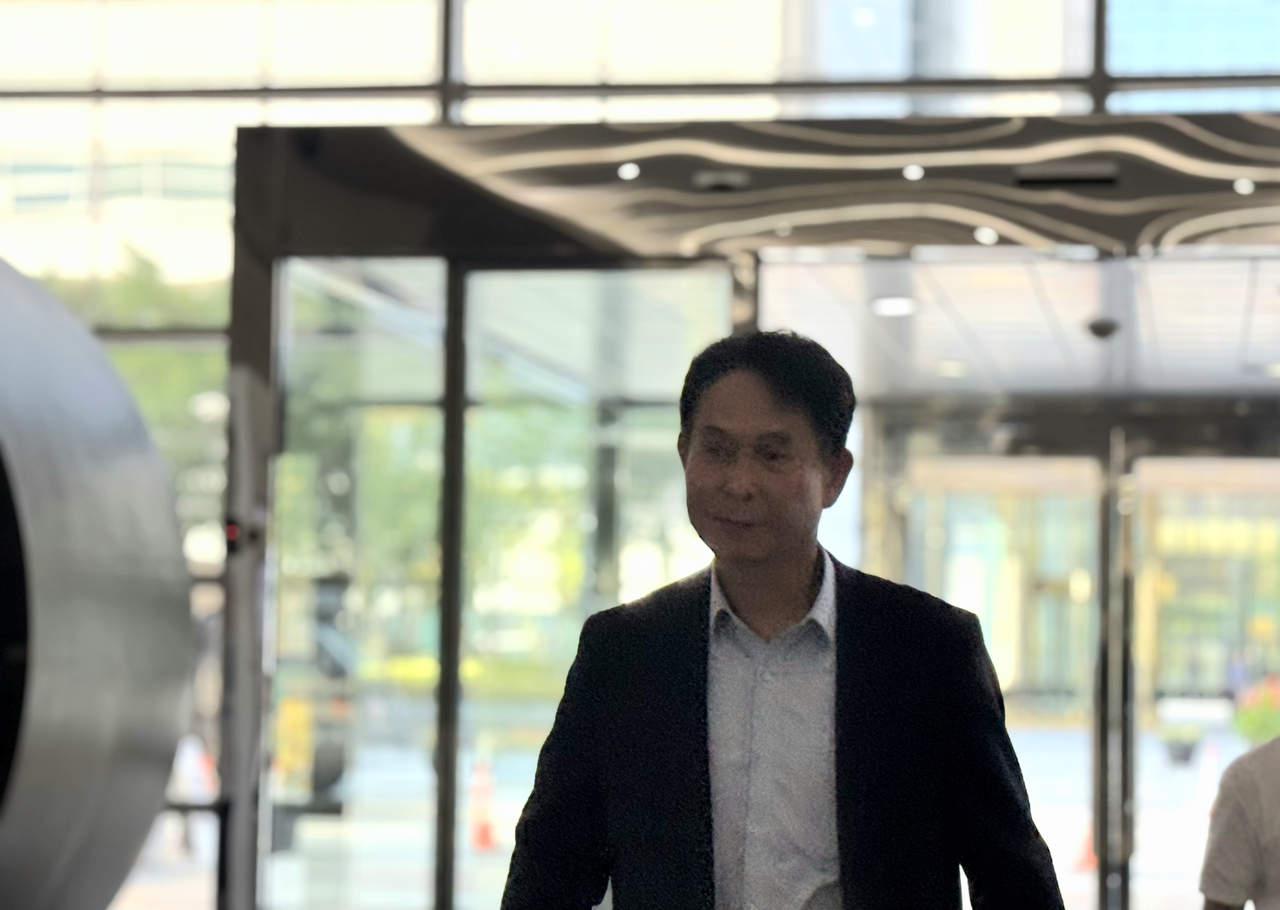 박용인 토토사이트 벤틀리전자 시스템LSI사업부장 사장이 11일 한국공학한림원 행사에 참여하기 위해 코엑스로 들어서고 있다. [김민지 기자]