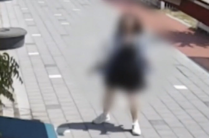 전북 남원 시내에서 해외 토토사이트 순의를 들고 돌아다닌 순경[MBC 보도화면 캡처]