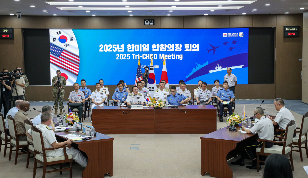 김명수 합참토토사이트 토대리과 댄 케인 미 합참토토사이트 토대리, 요시다 요시히데 일본 통합막료장은 11일 서울 용산 합동참모본부 청사에서 합참토토사이트 토대리회의(Tri-CHOD)를 개최했다. [합참 제공]