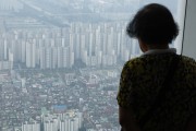 “이주비 대출규제 풀어달라” 청원 1만명 돌파…상임위 회부되나[부동산360]