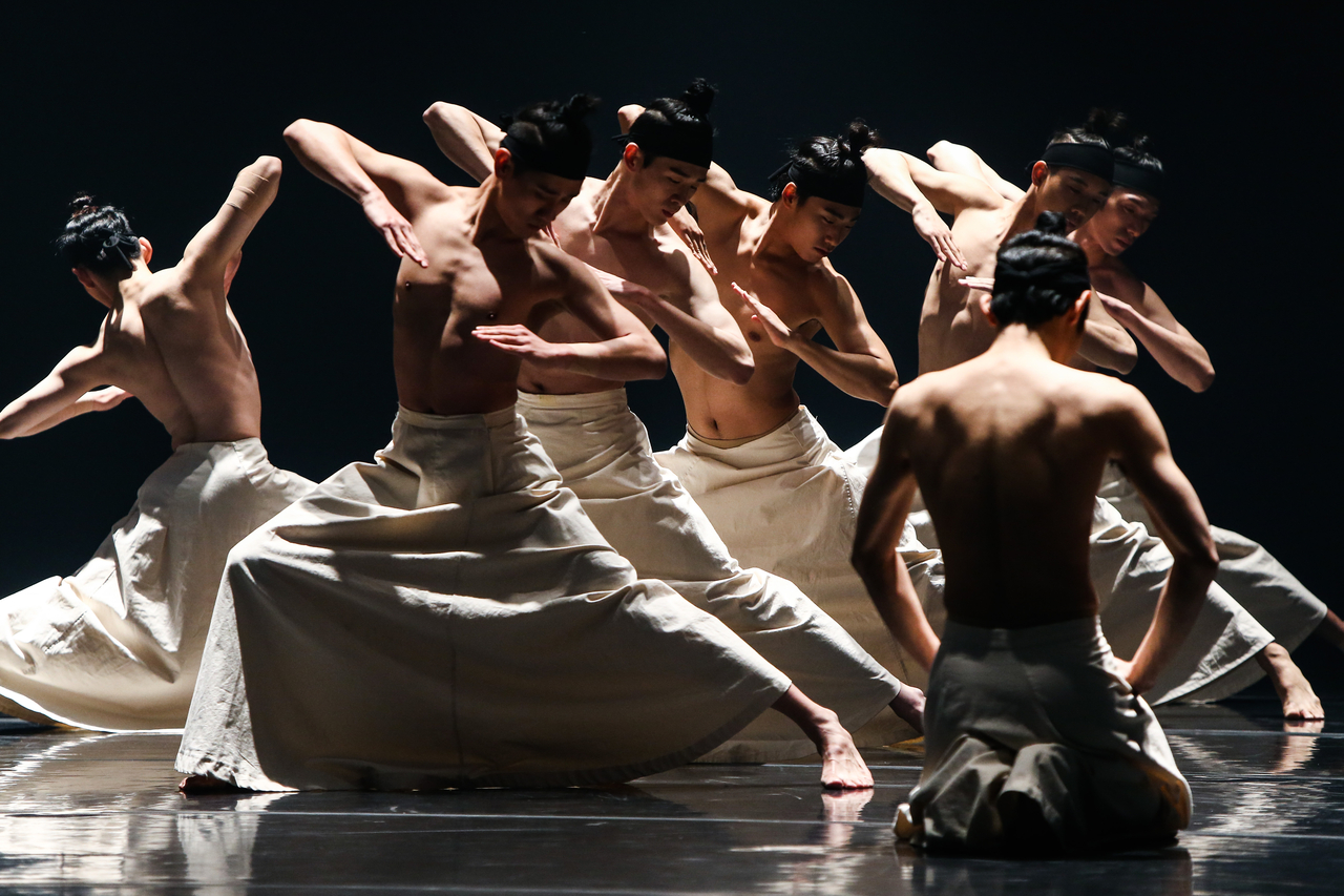 Choe Sang-cheul Contemporary Dance Company's "ChaosⅡ" (MODAFE)