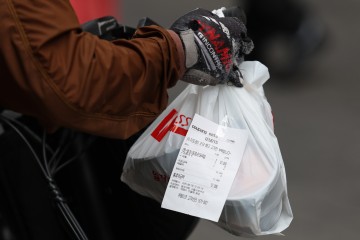 “벌레 나왔다” 자작극 300차례…배달업주 등친 20대, 1심서 징역 1년
