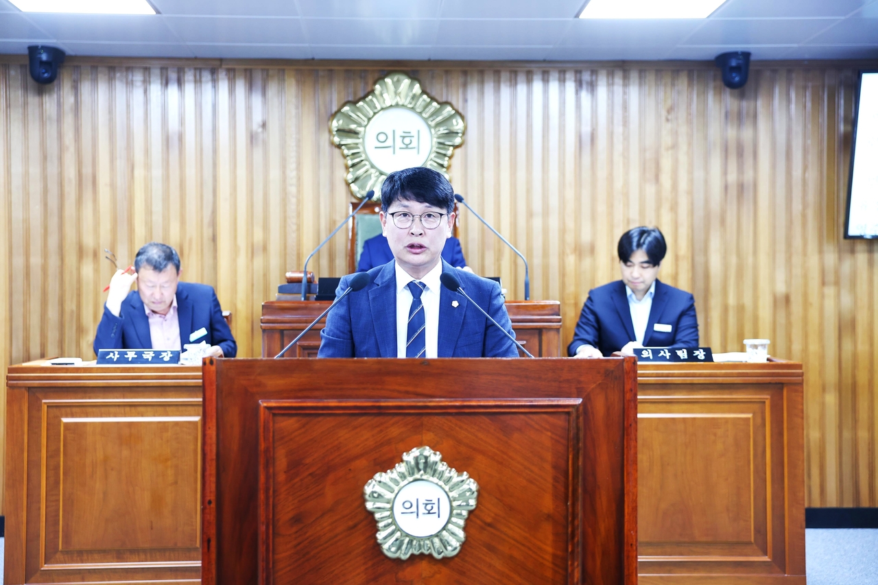 손성호 의원이 5분자유발언을 하고있다.[영주시의회 제공]