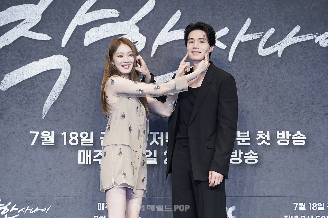 이성경, 이동욱/사진제공=JTBC