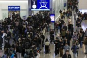 인천공항 북적북적 여행객 아니었다…불법체류 외국인 9500명 강제퇴거 [세상&]