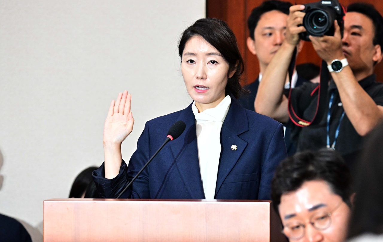 강선우 여성가족부 장관 후보자가 14일 서울 여의도 국회 여성가족위원회에서 열린 인사토토사이트 주인공 가입에 출석해 선서하고 있다. 이상섭 기자