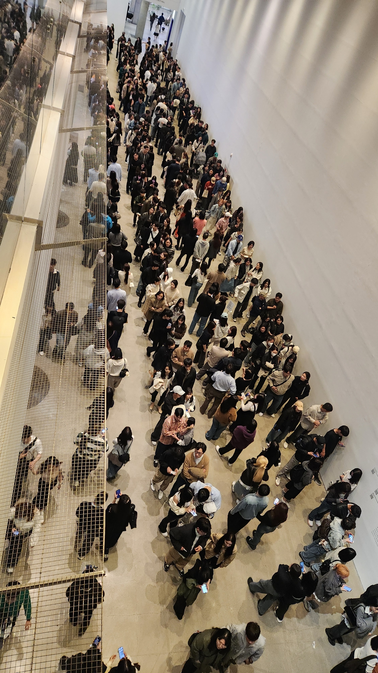 This photo provided by a Seoul resident surnamed Yoon shows visitors waiting to enter the “Ron Mueck” exhibition at MMCA Seoul on May 10.  (Yoon)