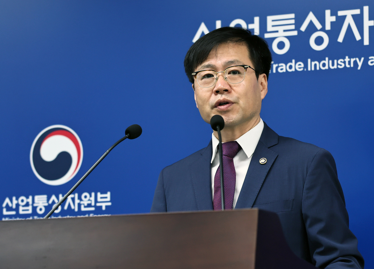 여한구 산업통상자원부 통상교섭본부장이 14일 정부세종청사 산업부 기자실에서 미 통상 협상 주요성과 관련 백브리핑을 하고 있다.  [산업통상자원부 제공]