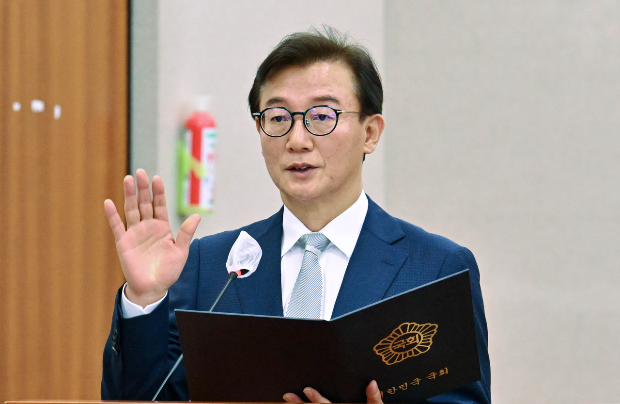 전재수 해양수산부 장관 토토나라 먹튀검증사이트 가 14일 오전 서울 여의도 국회 농림축산식품해양수산위원회에서 열린 인사청문회에 참석해 선서를 하고 있다. [임세준 기자]