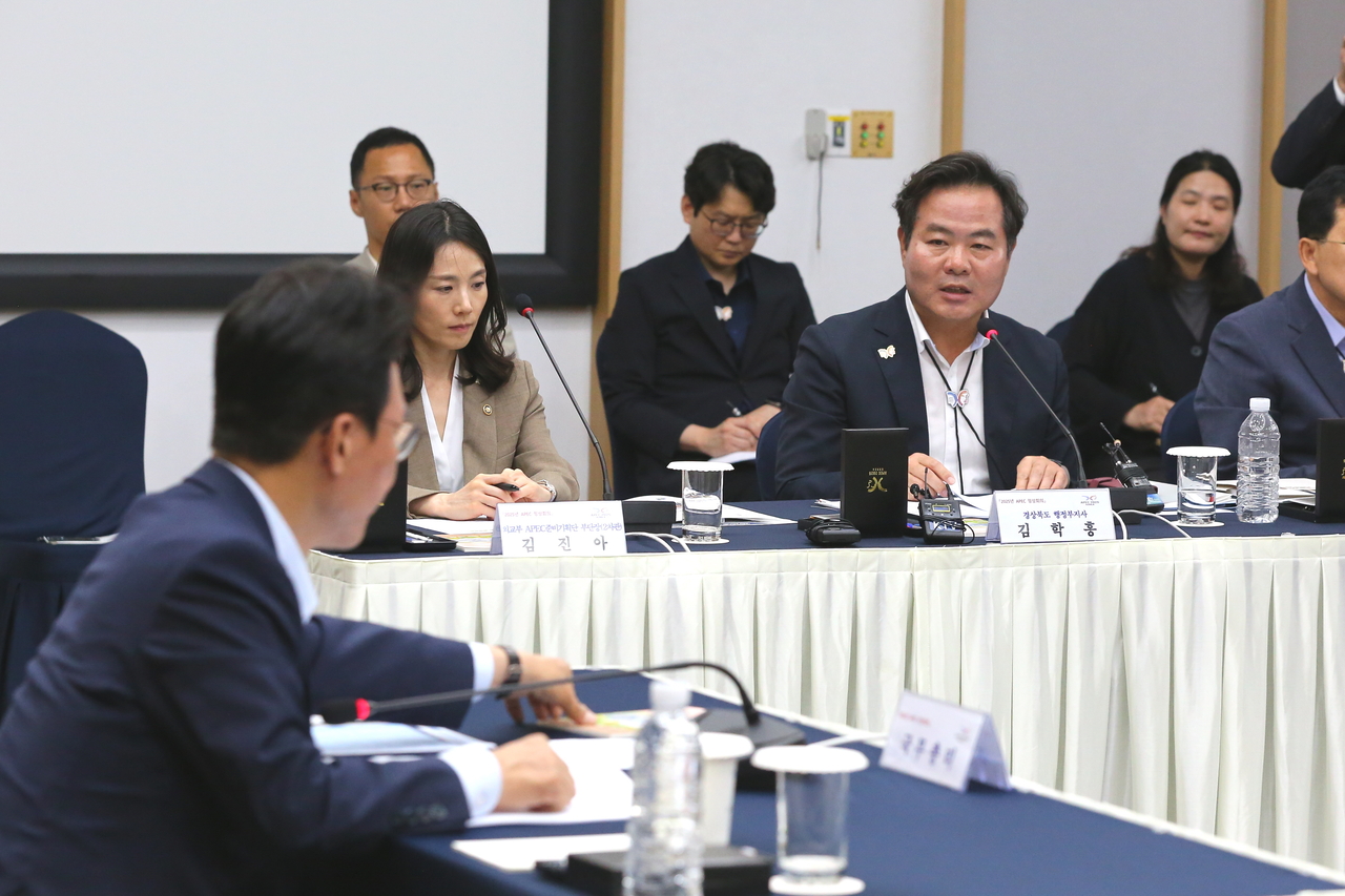 김학홍 경북도 행정부지사가 지난 11일 경북 경주시 화백컨벤션센터(HICO)에서 열린 샬롬토토 정상회의 준비 상황 보고회에서 인사말을 하고 있다.[경북도 제공]