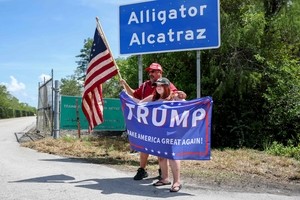 US lawmakers visit 'Alligator Alcatraz'