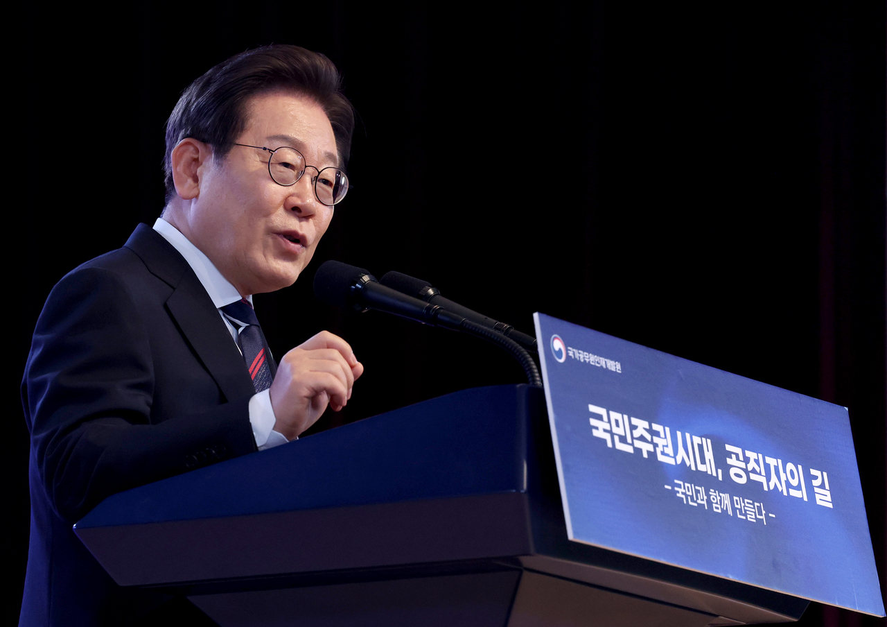 President Lee Jae Myung speaks at the national institute for training public servants in Gwacheon, Gyeonggi Province, Monday. (Yonhap)