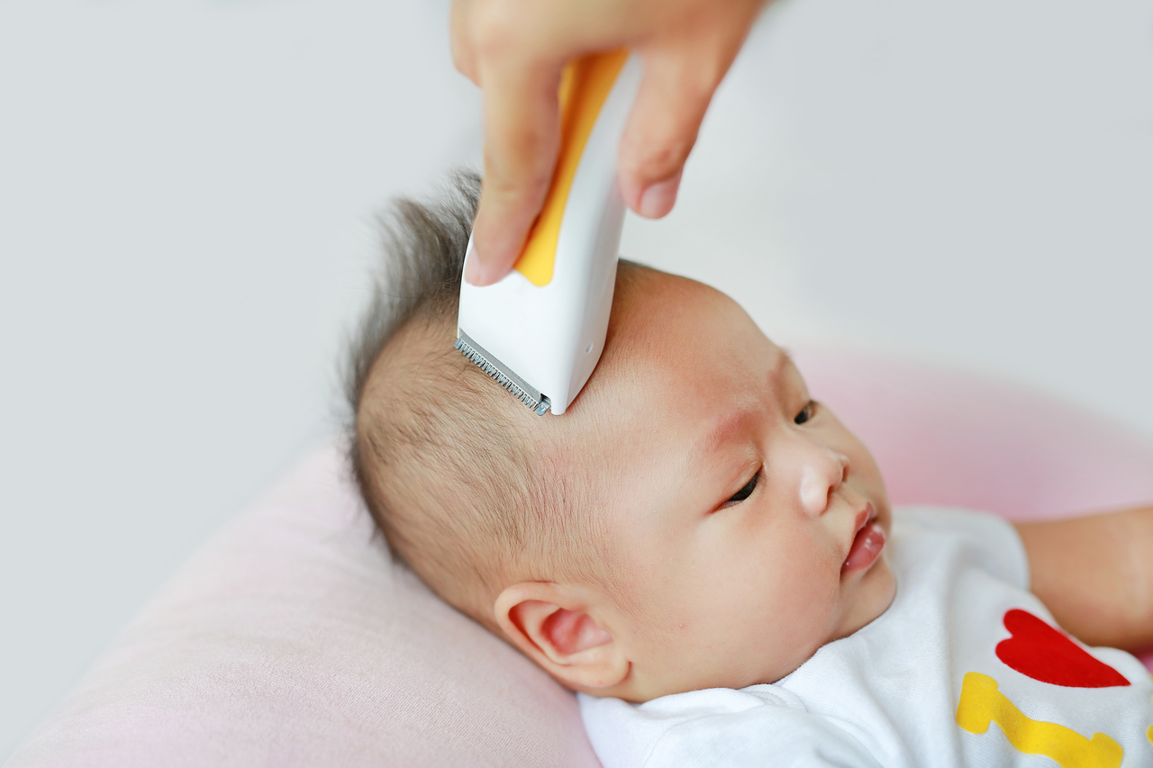 A baby gets his hair shaved. (123rf)