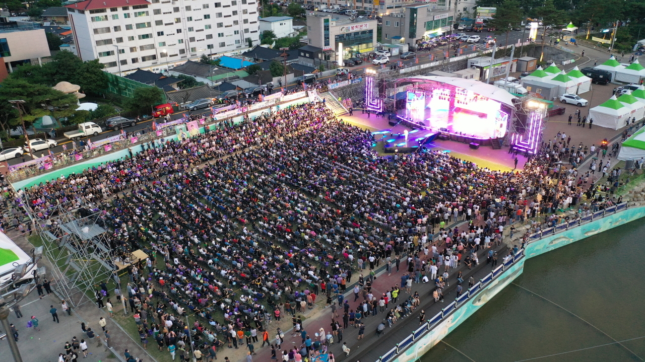 지난해 내성천 일원에서 개최된 봉화은어축제 모습 [봉화군 제공]