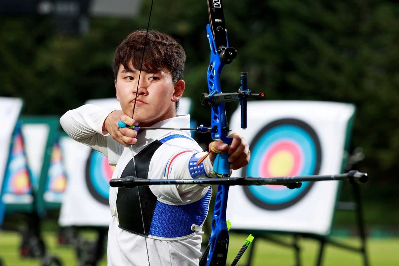 올림픽 양궁 금메달리스트인 김제덕 선수{예천군 제공]