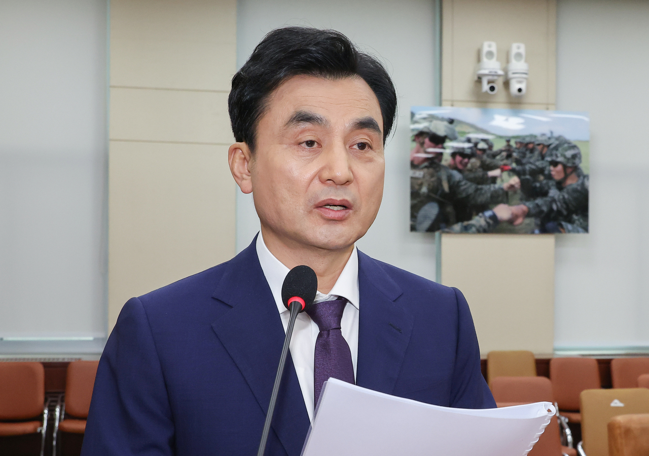 Defense Minister nominee Ahn Gyu-back speaks to lawmakers during a confirmation hearing at the National Assembly on Tuesday. (Yonhap)