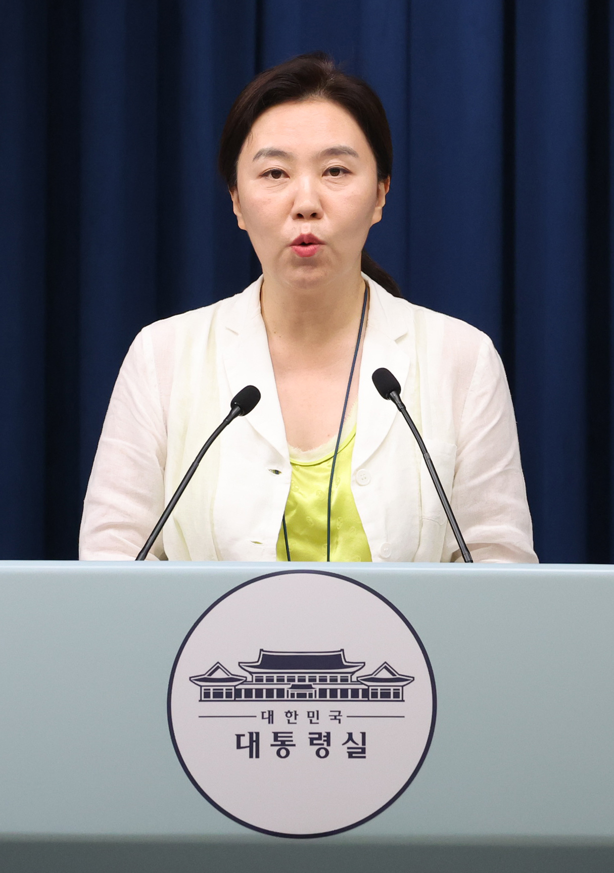 강유정 대변인이 15일 용산 실시간 해와 토토사이트 기자회견장에서 국무회의 관련 브리핑을 하고 있다. [연합]