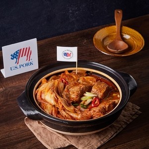 Steamed pork neck with kimchi