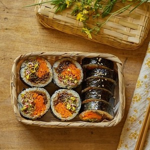 Sprout salad gimbap