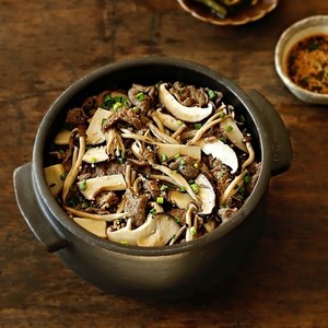 Beef and mushroom rice pot
