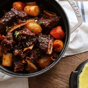 Spicy braised beef short ribs