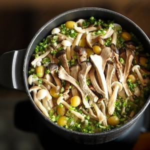 Songi mushroom pot rice