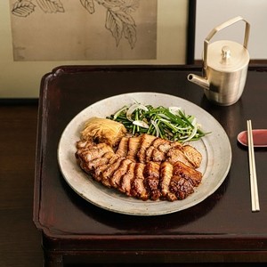 Braised pork belly with seasoned sauce