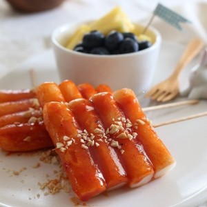 Grilled tteok skewers