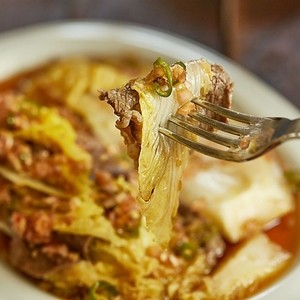 Beef napa cabbage steamed dish