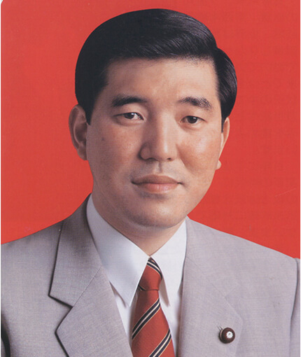 최연소 일본 중의원으로 당선된 토토사이트 신고보상 시게루 모습 [자민당]
