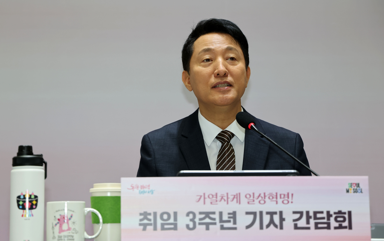 Seoul Mayor Oh Se-hoon speaks at a press briefing marking the third anniversary of the start of his current term, at Seoul City Hall, Wednesday. (Yonhap)