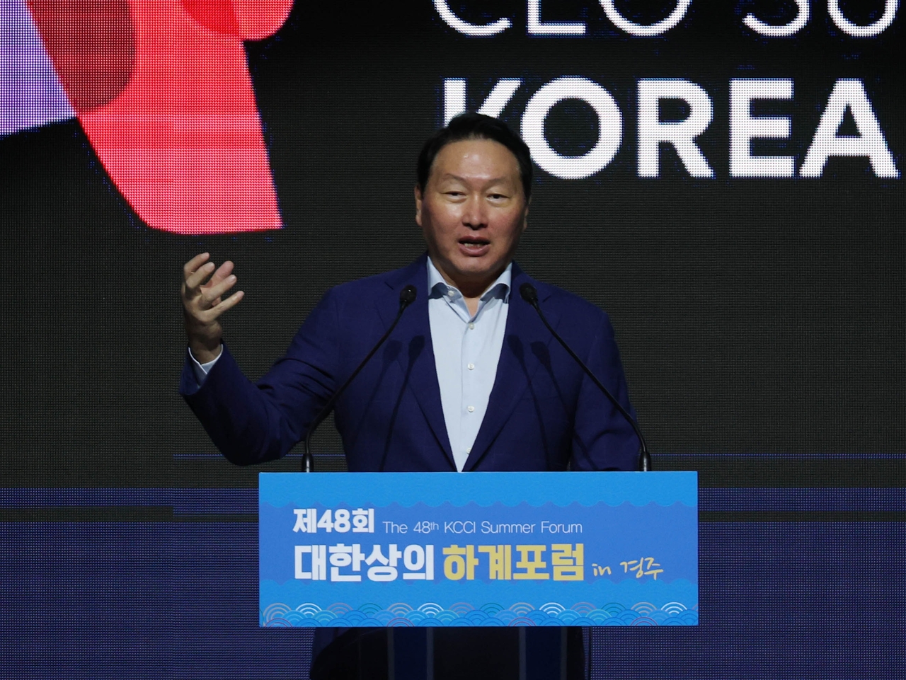 최태원 대한상공회의소 회장이 16일 경북 경주 라한셀렉트 호텔에서 개최된 ‘제 48회 토토사이트 토실장 하계포럼’에서 개회사를 하고 있다. [토토사이트 토실장 제공]