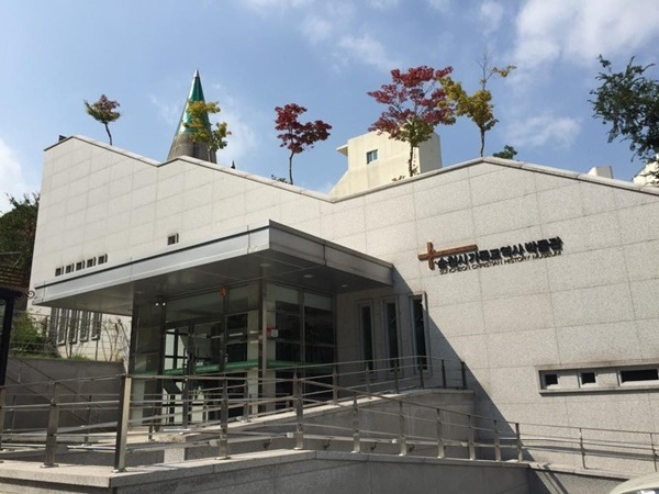 성지순례 코스 중 하나인 머스트잇 토토시 기독교 역사 박물관.