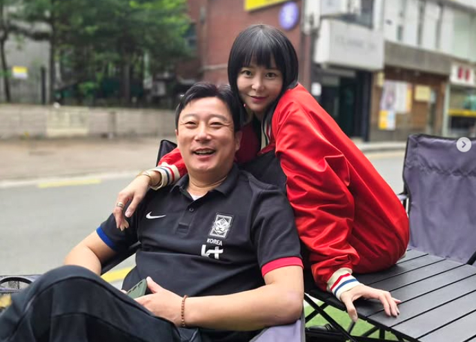 개그맨 토토사이트 신고보상과 아내 박지연 씨. [인스타그램 캡처]