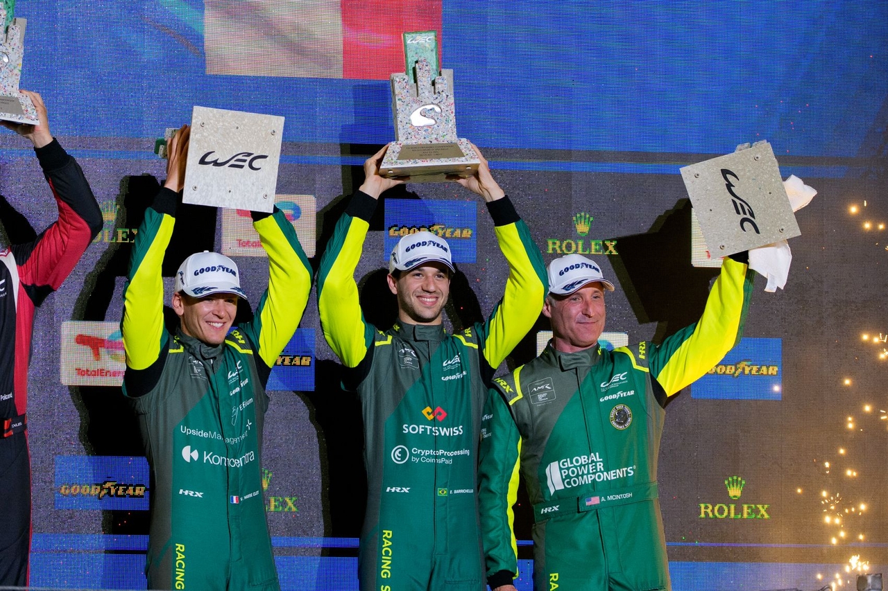 FIA 세계 내구 선수권(WEC) ‘상파울루 6시간 레이스’에서 팀 역사상 첫 골드문 토토사이트 먹튀을 기록한 애스턴마틴 파트너팀 레이싱 스피릿 오브 레만(RSL) 소속 레이서들이 세레머니를 하고 있다. [에스턴마틴 제공]
