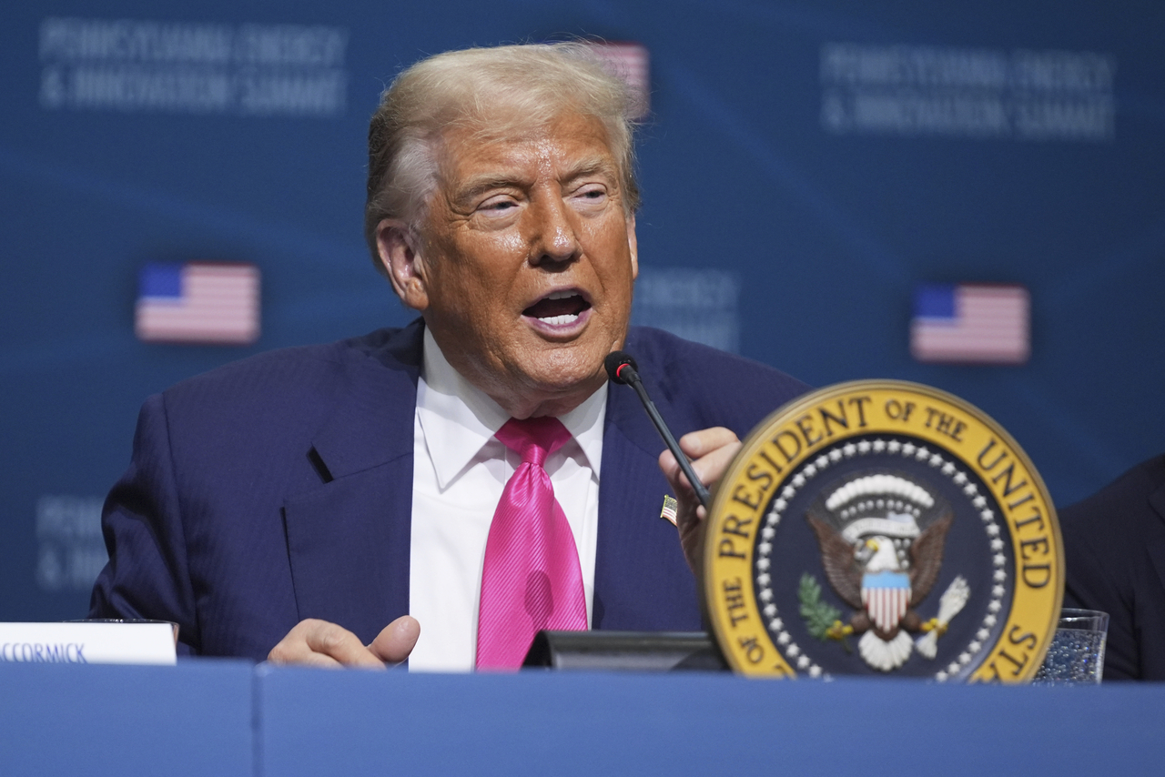 President Donald Trump speaks at the "Inaugural Pennsylvania Energy and Innovation Event" at Carnegie Mellon University in Pittsburgh on Tuesday.   AP-Yonhap