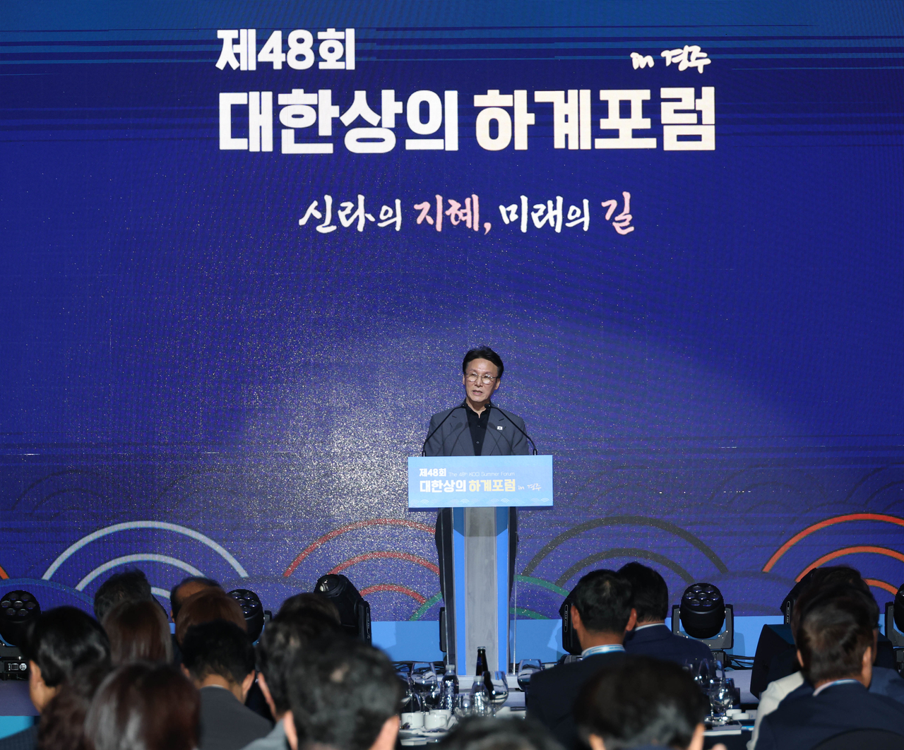김민석 국무총리가 16일 경북 경주 라한셀렉트 호텔에서 개최된 ‘제 48회 토토사이트 해외축구 중계 하계포럼’에서 강연을 하고 있다. [토토사이트 해외축구 중계 제공]