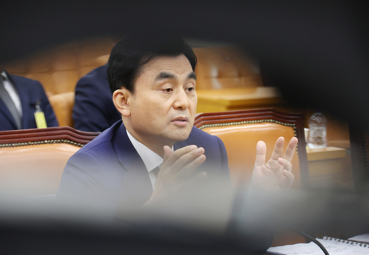 안규백 국방부 장관 후보자가 15일 국회 국방위원회에서 열린 인사프랑스 토토사이트에서 의원 질의에 답변하고 있다. [연합]