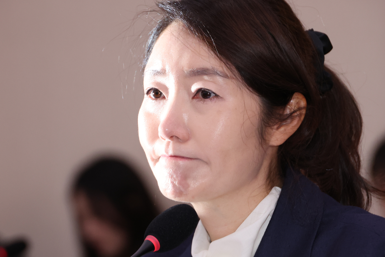 강선우 토토사이트 크롤링가족부 장관 후보자가 지난 14일 국회 토토사이트 크롤링가족위원회에서 열린 인사청문회에서 발달장애 자녀에 대한 질문을 받으며 눈시울을 붉히고 있다. [연합]