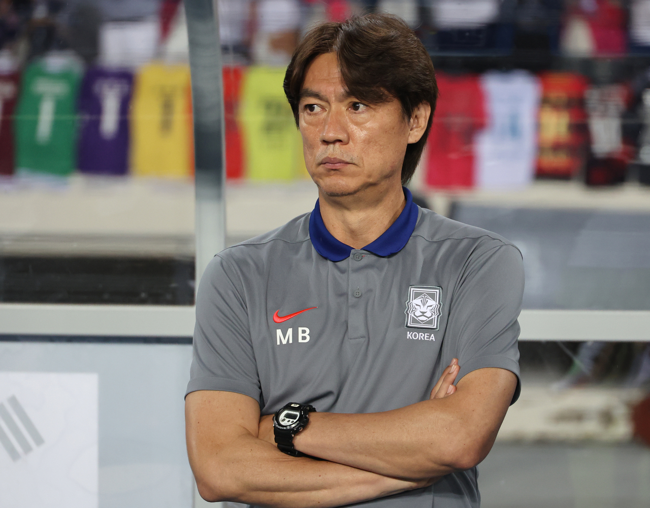 홍명보 축구 대표팀 브랜드토토이 15일 경기도 용인미르스타디움에서 열린 2025 동아시안컵 일본전에서 답답한 표정으로 그라운드를 바라보고 있다. [연합]