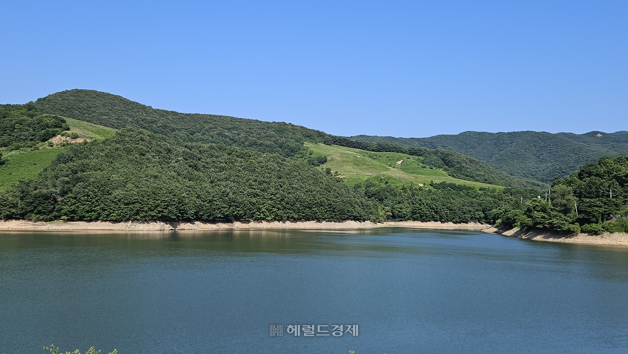 실시간 해와 토토사이트시 운산면 상왕산 전경