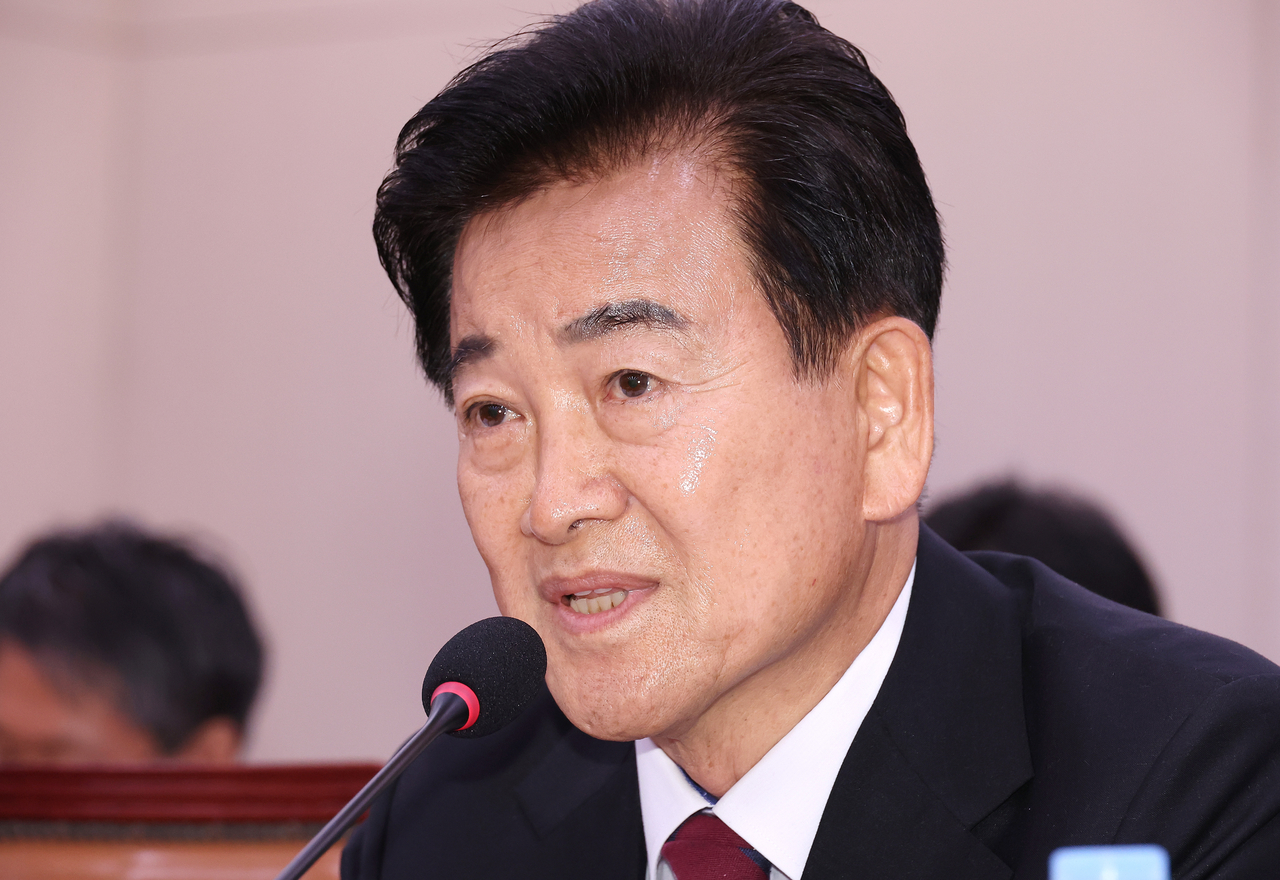 Unification Minister nominee Chung Dong-young speaks at a confirmation hearing at the National Assembly on Monday. (Yonhap)