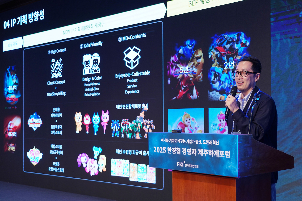 최재원 SAMG엔터테인먼트 부사장이 17일 제주 롯데호텔에서 열린 ‘2025 한경협 CEO 제주하계포럼’에 참석해 강연을 하고 있다. [한국경제인협회 제공]
