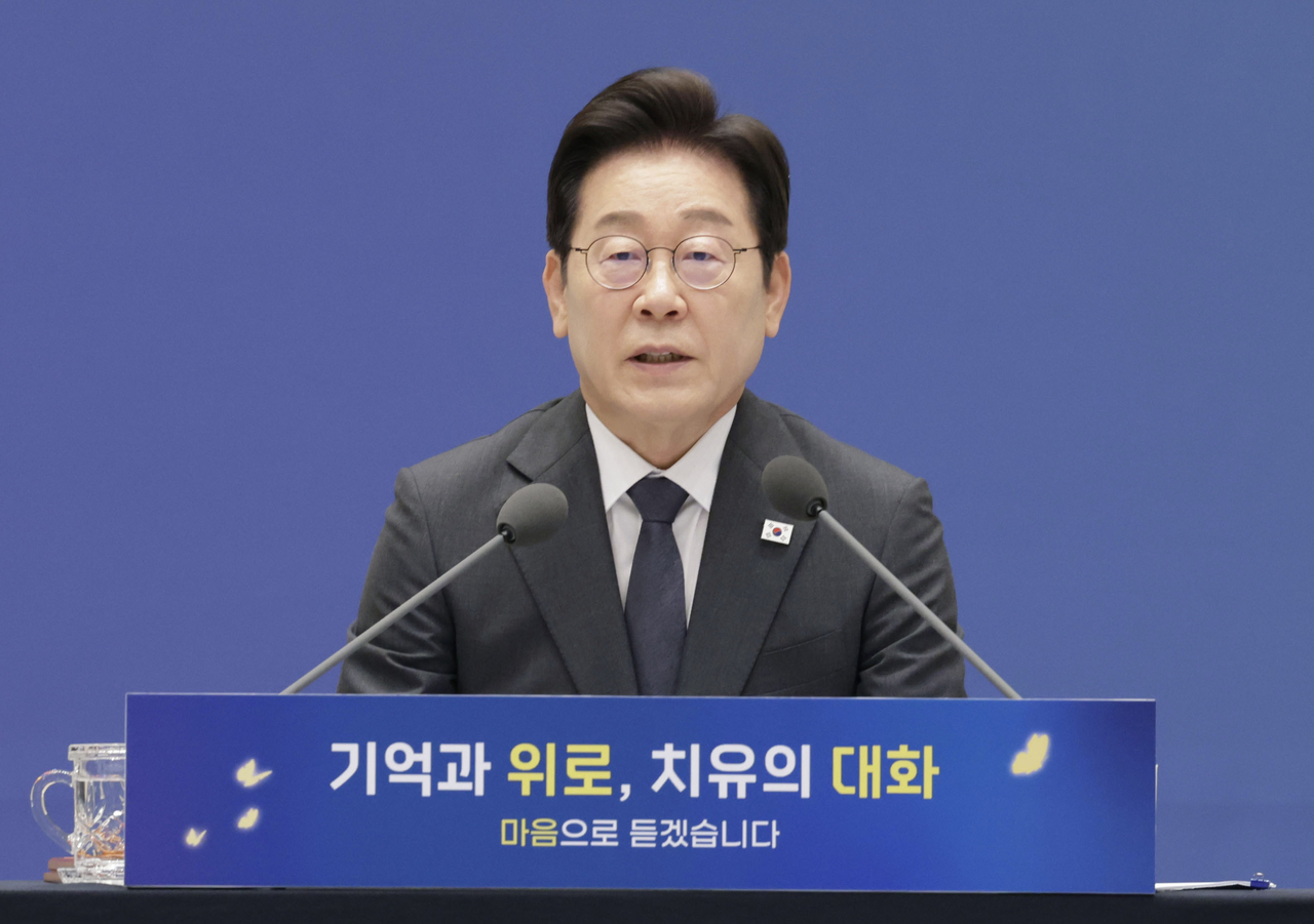 President Lee Jae Myung speaks during a meeting with the families of victims of major social disasters at the Blue House State Guest House in Seoul on Wednesday. (Yonhap)